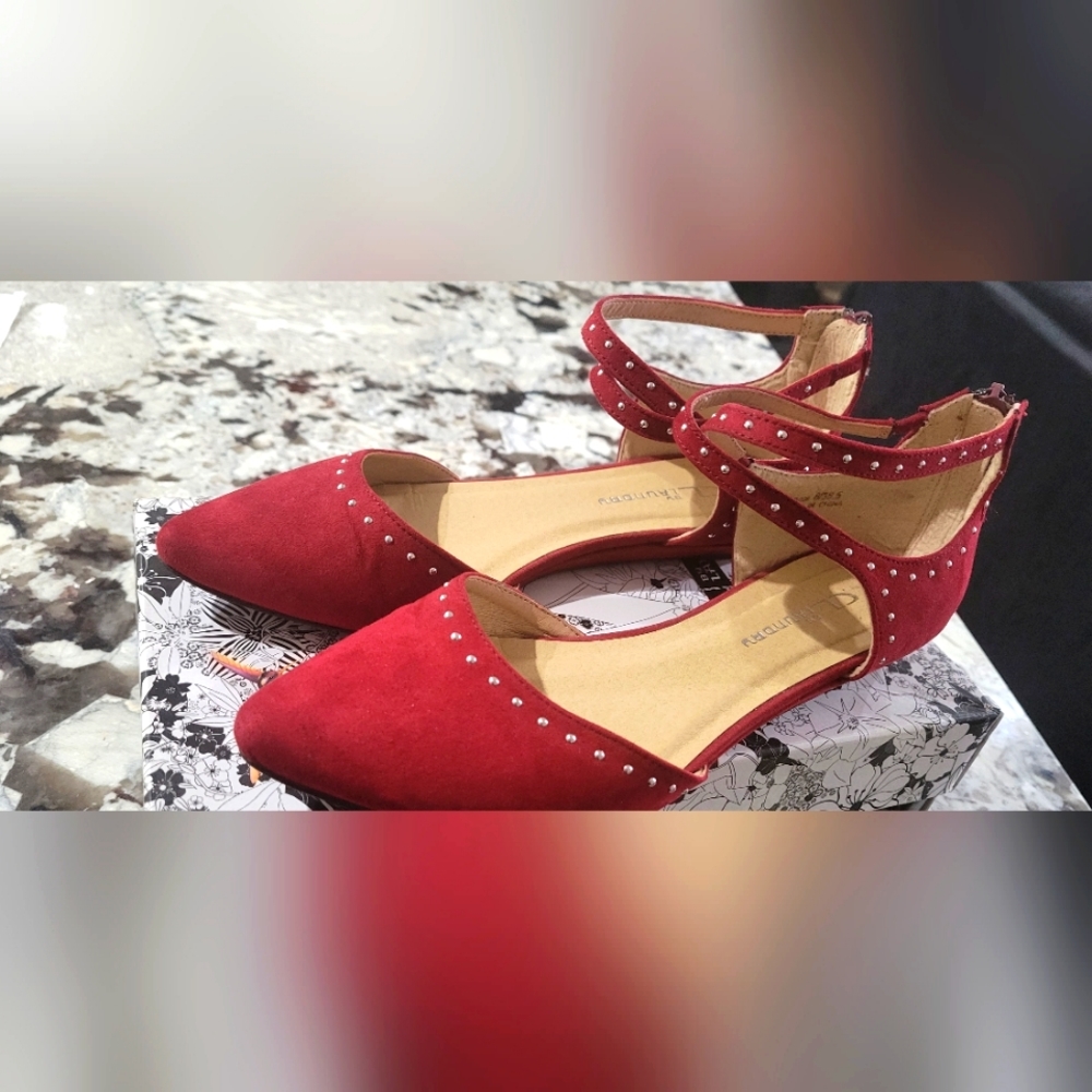 Chinese Laundry Cherry flats